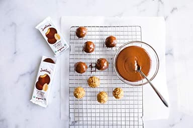 Justin's Organic Milk Chocolate Peanut Butter Cups, Rainforest Alliance Certified Cocoa, Gluten-free, Responsibly Sourced, 12 Pack (2 cups each) - Image 4