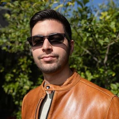 Amazon Echo Frames, an Alexa device (newest model), Smart glasses with Alexa, Modern Rectangle frames in Charcoal Gray with polarized sunglass lenses - Image 4