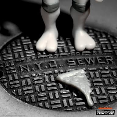 Super7 Teenage Mutant Ninja Turtles Leonardo (Comic Grayscale) - 3.75" TMNT Action Figure with Accessories Classic Cartoon Collectibles - Image 5