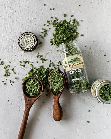 Spice Islands Snipped Chives, 0.1 Ounce - Image 3