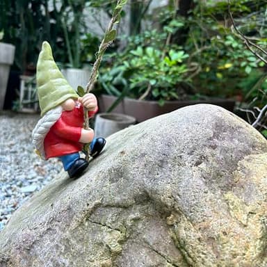 WSHMZYHOME Hanging Gnome Garden Statue Decoration,Climbing Garden Gnomes Statue Figurine Ornament for Indoor Outdoor Home Garden Decor,Gift for Women,mom - Image 5