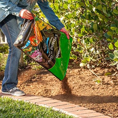Miracle-Gro Expand 'n Gro Concentrated Planting Mix, Just Add Water for up to 3X Expansion, For Container and In-Ground Use, .33 cu. ft. Expands up to 1 cu. ft. - Image 3